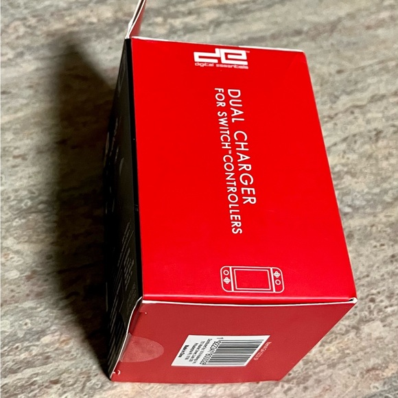 NIB Dual charger for Switch controllers - Picture 9 of 14
